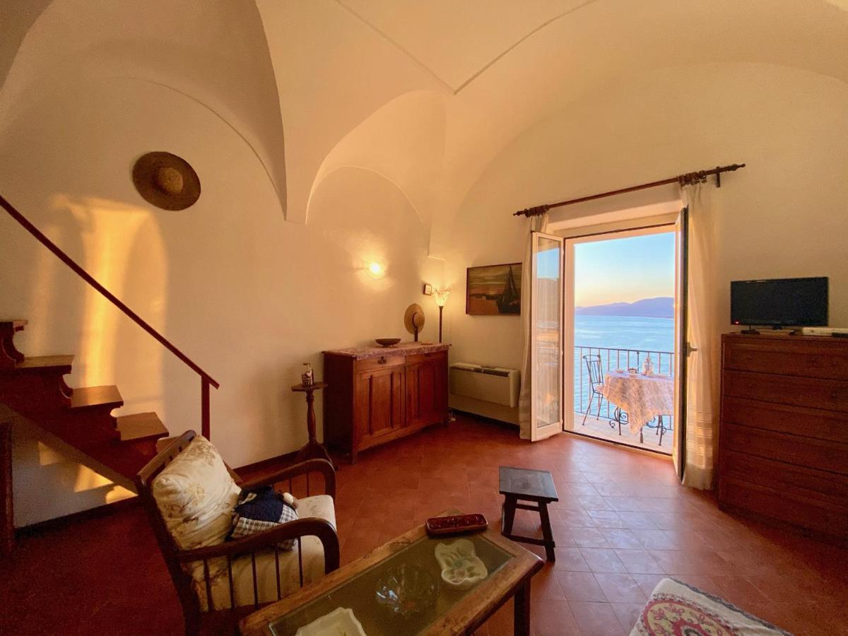Holidaycasa Romano - Vacanza Nel Cuore Di Sperlonga Exterior photo